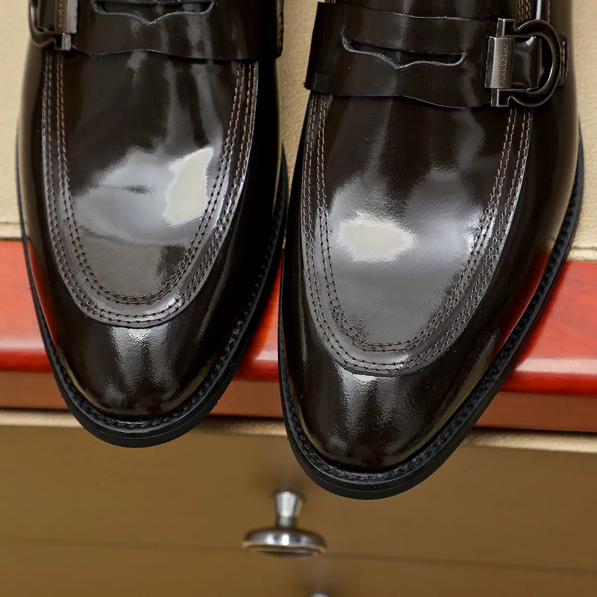 Men's shoes 💰460 Ferragamo [Ferragamo] top imported suit men's shoes 💯Original copy of the official website, product materials: selected imported embossed calfskin + luxury hardware buckle accessories ~ imported water-dyed cow 🐂 leather lining. Strong three-dimensional visual effect, original combination outsole, multiple colors available😘 Size: 39-44 (38.45.46. Customized)